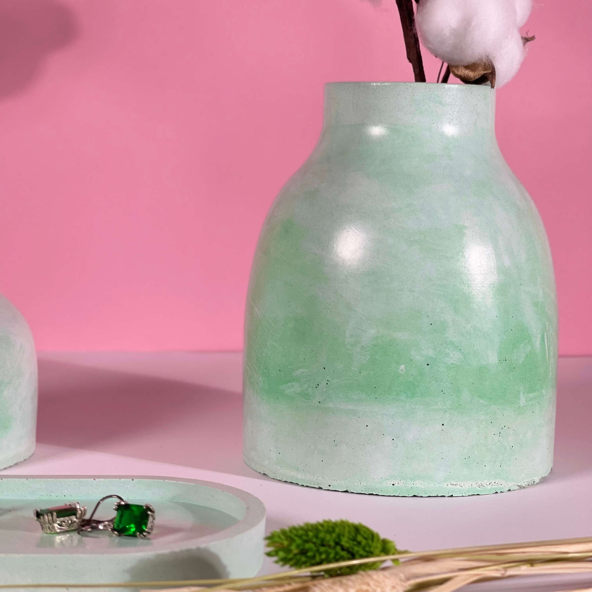 Emerald Saya Vase