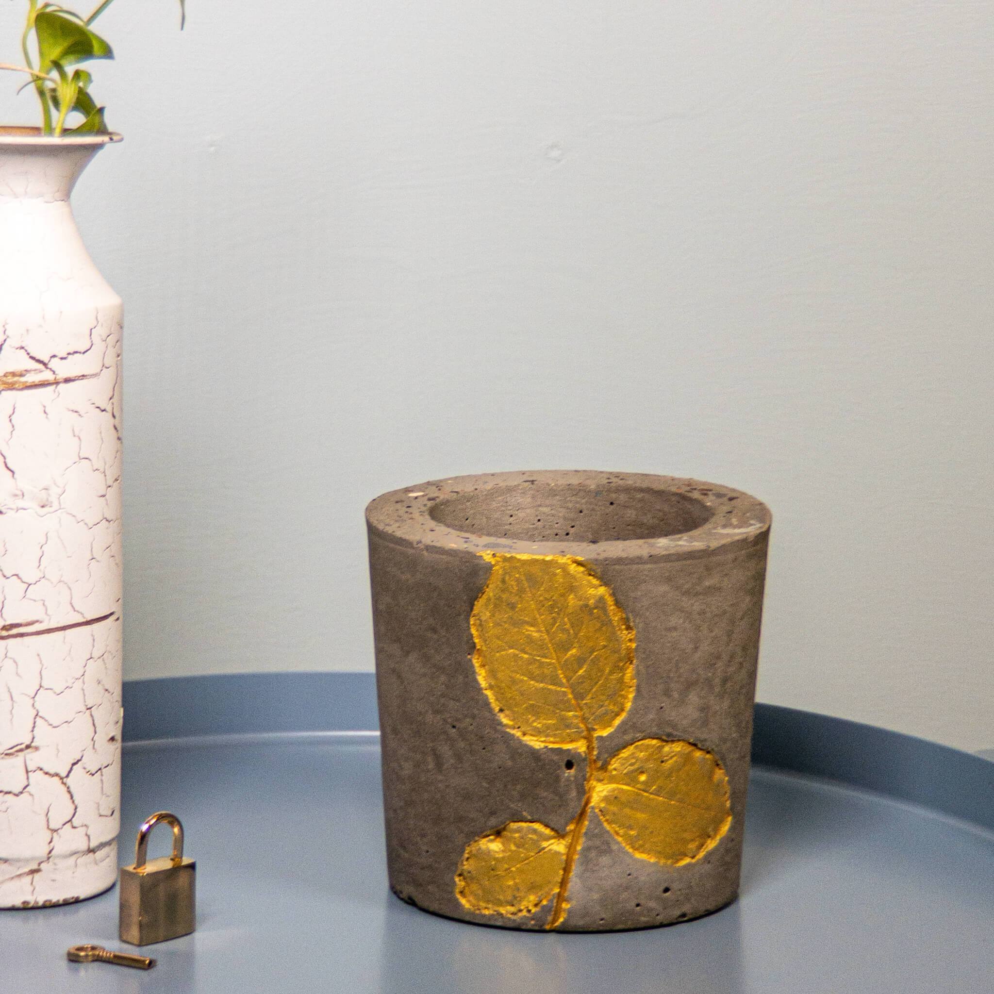 Leaf plant pots